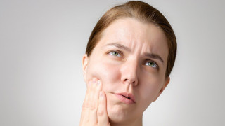 Κορωνοϊός – Εμβόλιο: Η απροσδόκητη παρενέργεια που αποτυπώνεται στο πρόσωπο