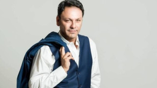 Αγγελόπουλος: Βγήκε από το νοσοκομείο και αποφασίζει για το εμβόλιο σε… 6 μήνες