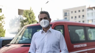 Κυριάκος Μητσοτάκης: Ξανά στο Συντονιστικό κέντρο της Πυροσβεστικής