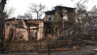 ΑΠΙΣΤΕΥΤΟ: Εθελοντής έσβηνε φωτιές σε... ξένα σπίτια και κάηκε το δικό του