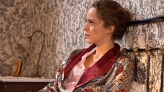 Άγριες Μέλισσες: Νέος άνδρας στη ζωή της Ασημίνας, τα ανατρέπει όλα