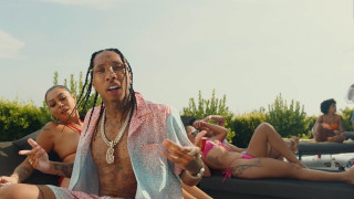 Κορίτσια «κόλαση» στο πάρτυ του ράπερ Tyga στη Μύκονο