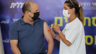 Κορωνοϊός: Ο Πρωθυπουργός του Ισραήλ εμβολιάστηκε με τρίτη δόση Pfizer