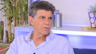 Καταπέλτης ο Γιάννης Μπέζος για τα εμβόλια στην Ελλάδα