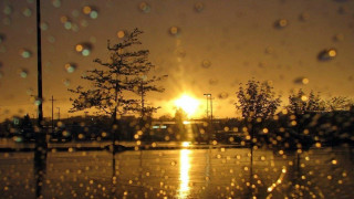 Καιρός: Η Ελλάδα... στα δύο: Πού θα έχει ήλιο και ζέστη και πού βροχές και καταιγίδες!