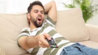 Πώς το να αφήνουμε το αποτύπωμα μας στον καναπέ αυξάνει τον κίνδυνο εγκεφαλικού επεισοδίου