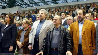 Η συγκλονιστική παρουσία του Θεοδωράκη στη Λεωφόρο και η προσφορά του ύμνου της Εθνικής