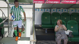 Και η γιαγιά στην παρουσίαση! (pics)