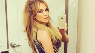 Γιατί οι σταρ δεν γελάνε ποτέ στο Instagram;