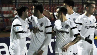 Χαλαρώνει στη Σαντορίνη (pic)