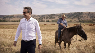 Viral η συνάντηση Μητσοτάκη με τον… Ντάλτον – Τι είπε με τον καβαλάρη κτηνοτρόφο στο Δαμάσι