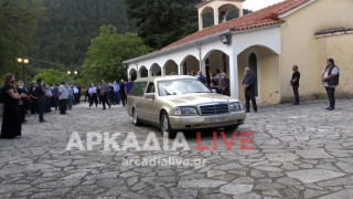 Αρκαδία: Θλίψη στην κηδεία του 15χρονου – Είχε κάνει την πρώτη δόση του εμβολίου
