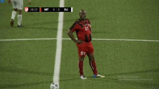 Αντιπρόεδρος του Σουρινάμ αγωνίστηκε σε διεθνή ποδοσφαιρικό αγώνα - Σε ηλικία 60 ετών!