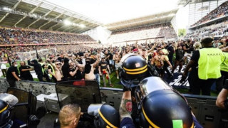 Συνελήφθη οπαδός της Λιλ που… αυτοϊκανοποιούνταν μπροστά στους οπαδούς της Λανς!