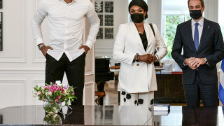 Αντετοκούνμπο: Δείτε πώς γιόρτασε την ελληνική ιθαγένεια η οικογένεια