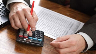 Κορωνοχρέη: Δόσεις με το... τσουβάλι για τις οφειλές της πανδημίας