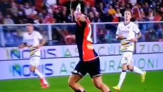 Τζένοα-Βερόνα: Σκόραρε κρατώντας... μπουκάλι ο Ντέστρο!