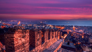 Σε επίπεδο αυξημένου συναγερμού η Θεσσαλονίκη – Πότε θα αποφασιστεί αν μπει στο «κόκκινο»