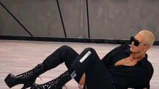 Τάσος Ξιαρχό: «Ο μεθυσμένος πατέρας μου, μας κυνηγούσε με την καραμπίνα να μας σκοτώσει»