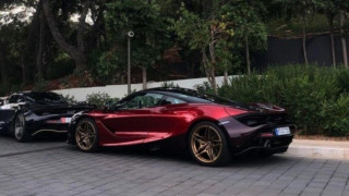 Πήγε να βγάλει φωτογραφία μία McLaren εν κινήσει και έπεσε πάνω της!