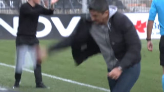 Ο εκνευρισμός του Ζίβκοβιτς και το ξέσπασμα Λουτσέσκου πετώντας το μπουκάλι (vid)