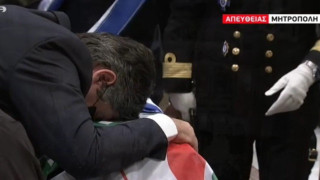 Φώφη Γεννηματά: Συγκλόνισε ο σύζυγος της, πέφτοντας πάνω στο φέρετρο