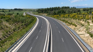 Λακκούβα «σκοτώστρα» σε δρόμο μετά από έργα