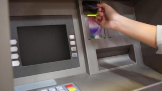 Της άρπαξαν τσάντα με 1250 ευρώ μπροστά από ΑΤΜ, στο κέντρο της Θεσσαλονίκης