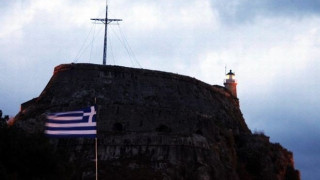 Πρόκληση από Γερμανούς στην Κέρκυρα, κατέβασαν την ελληνική σημαία!