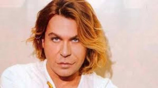  Όταν έφυγε η μητέρα μου εγώ την έντυσα, την έβαψα, της έφτιαξα τα μαλλιά... 