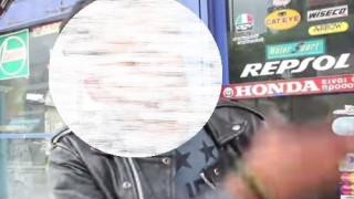 Έσπασε γραφείο βουλευτή, τον ειρωνεύτηκαν που περίμενε στο ΑΤΜ! (VIDEO)