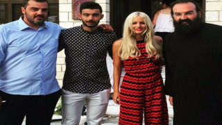 Νονός ο Κλάους, έκλεψε την παράσταση η σύντροφός του (ΦΩΤΟ)