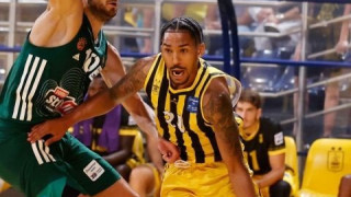 Άρης: Ο Χάνλαν με t-shirt του «αυτοκράτορα» καλεί τον κόσμο να το προμηθευτεί