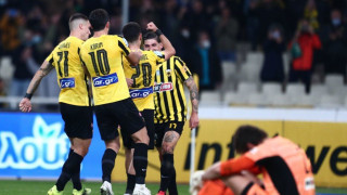 2-0 η ΑΕΚ με ανύπαρκτο πέναλτι που κέρδισε και εκτέλεσε ο Μάνταλος
