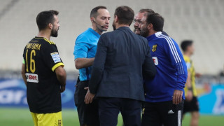 Η ΑΕΚ καταγγέλλει λεκτική επίθεση του Μάντζιου στον 4ο διαιτητή