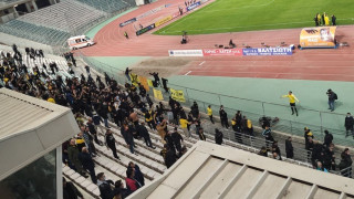 Δακρυγόνα εκτός, ένταση στις κερκίδες αλλά και μεταξύ παικτών και διακοπή στο Πανθεσσαλικό!