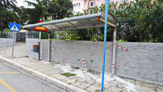 Καβάλα: «Έξυπνες» στάσεις αστικών λεωφορείων με… φορτιστή για κινητά!