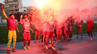 Πανηγυρισμοί με... καπνογόνα για τη νίκη του Ολυμπιακού Β' επί του ΠΑΟΚ Β'
