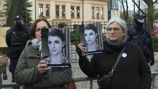 Πολωνία: «Δεν της έκαναν έκτρωση και πέθανε»