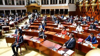 Ξεπέρασε την πρόταση μομφής ο Ζόραν Ζάεφ