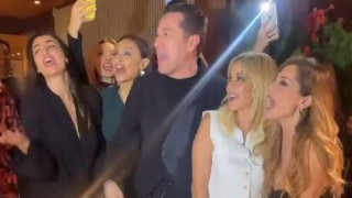 Άννα Βίσση - Δέσποινα Βανδή: Βάζουν...φωτιά με νέο φιλί στο στόμα