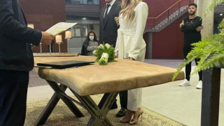 Εικόνες από το γάμο του Σίντκλεϊ στο Δημαρχείο Θεσσαλονίκης