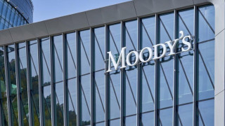 «Σνόμπαρε» την Ελλάδα και η Moody's: Τι φοβούνται οι οίκοι αξιολόγησης