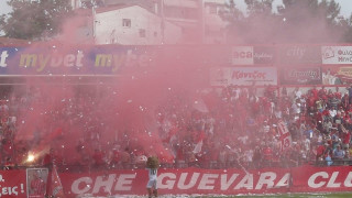 Οι οργανωμένοι του Πανσερραϊκού αποθέωσαν τον φοιτητή - παίκτη της Καβάλας