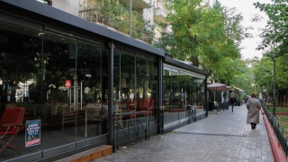 Κορωνοϊός: Στο τραπέζι μάσκα παντού και καθολικό μπλόκο ανεμβολίαστων σε εστίαση