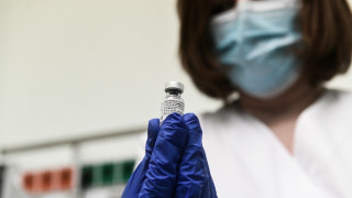 Εμβολιασμός άνω των 60: Το πρόστιμο των 100 ευρώ και ποιοι απαλλάσσονται