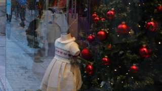 Χριστούγεννα: Πότε ξεκινάει το εορταστικό ωράριο των καταστημάτων