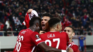 Ολυμπιακός: Ο Μανωλάς τραγουδά στον Μαρινάκη και εκείνος του απαντά﻿