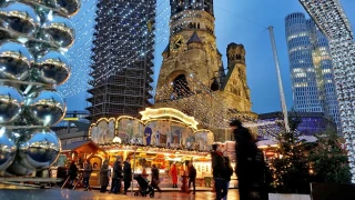 Σαρώνει ο κορωνοϊός την Ευρώπη, «κλείνουν» η μία χώρα μετά την άλλη