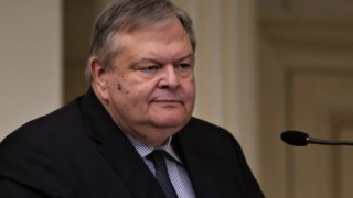 Βενιζέλος: «Συνταγματικός ο υποχρεωτικός εμβολιασμός»